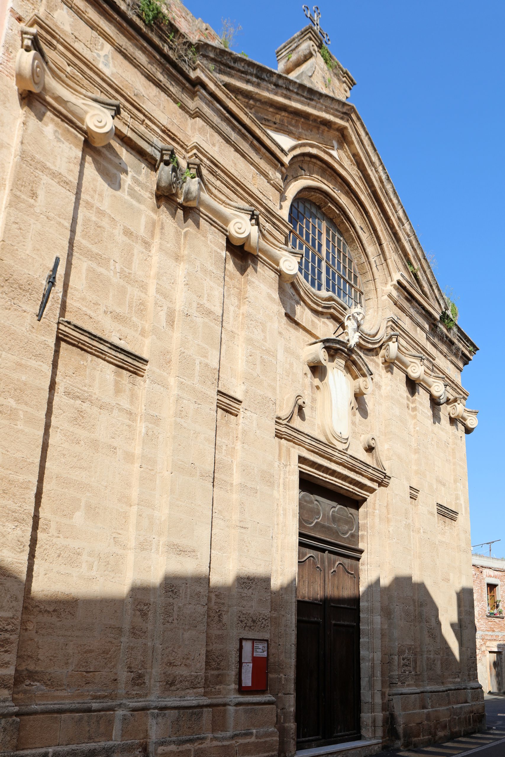 Oristano Chiesa e chiostro del Carmine
