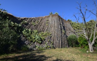 Guspini monumento 1 Basalti