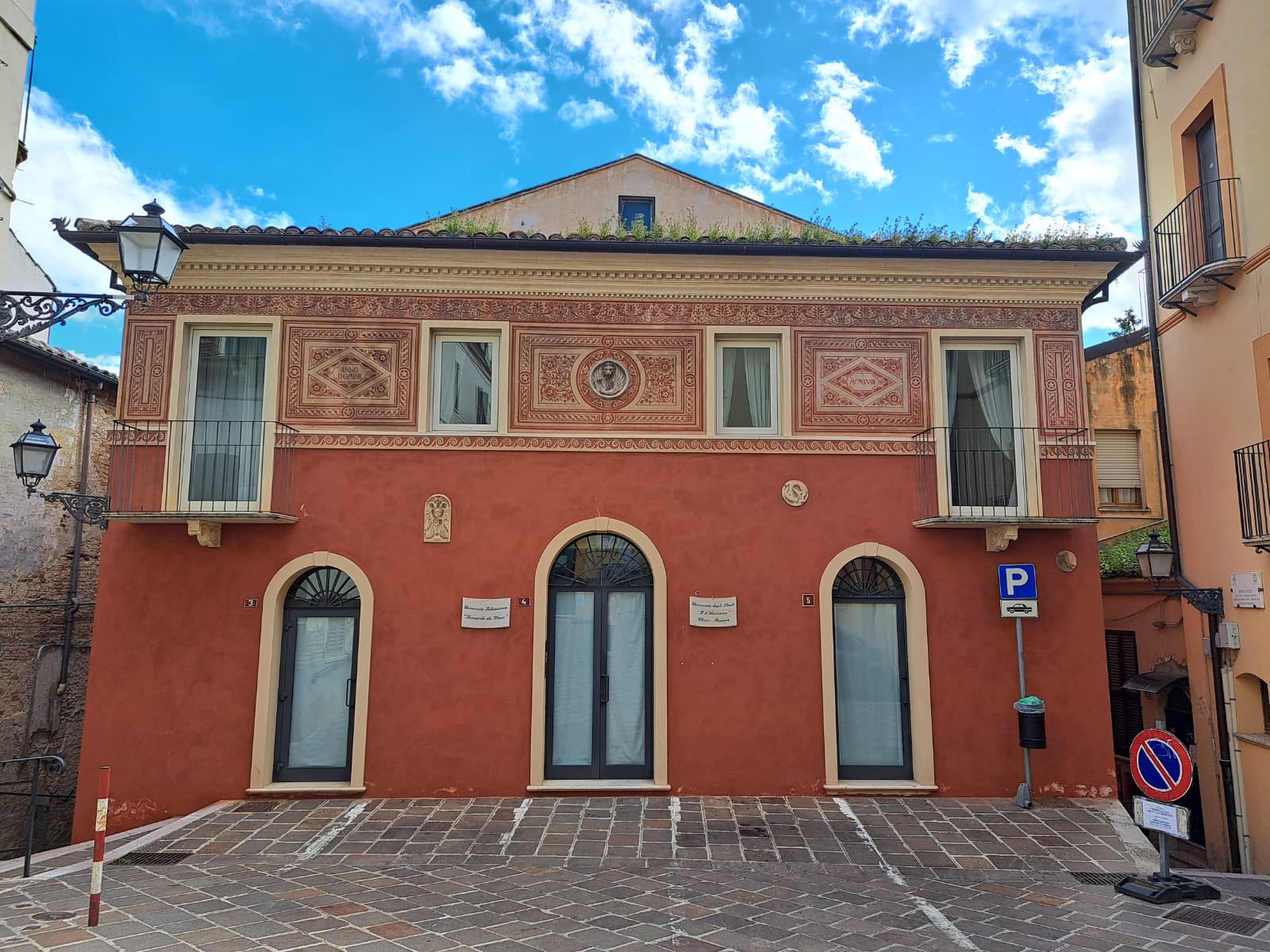CHIETI Monumento 2 - TEATRO VECCHIO (PALAZZO DEI VENEZIANI)