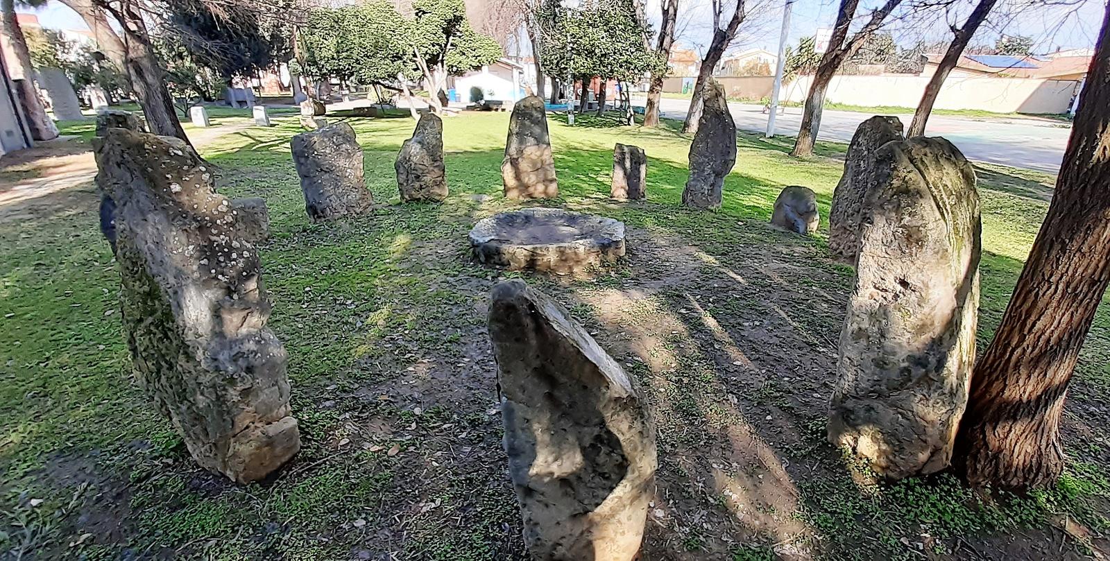 SAN SPERATE MONUMENTO 9 giardino_megalitico